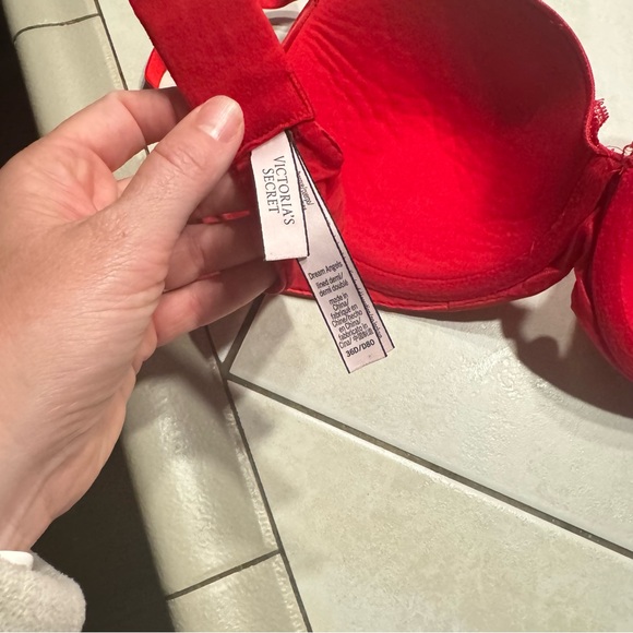 Victoria’s Secret 36D - Picture 3 of 3